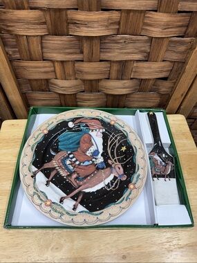 Festive Green Holiday Cake Plate with Server with Santa Motif